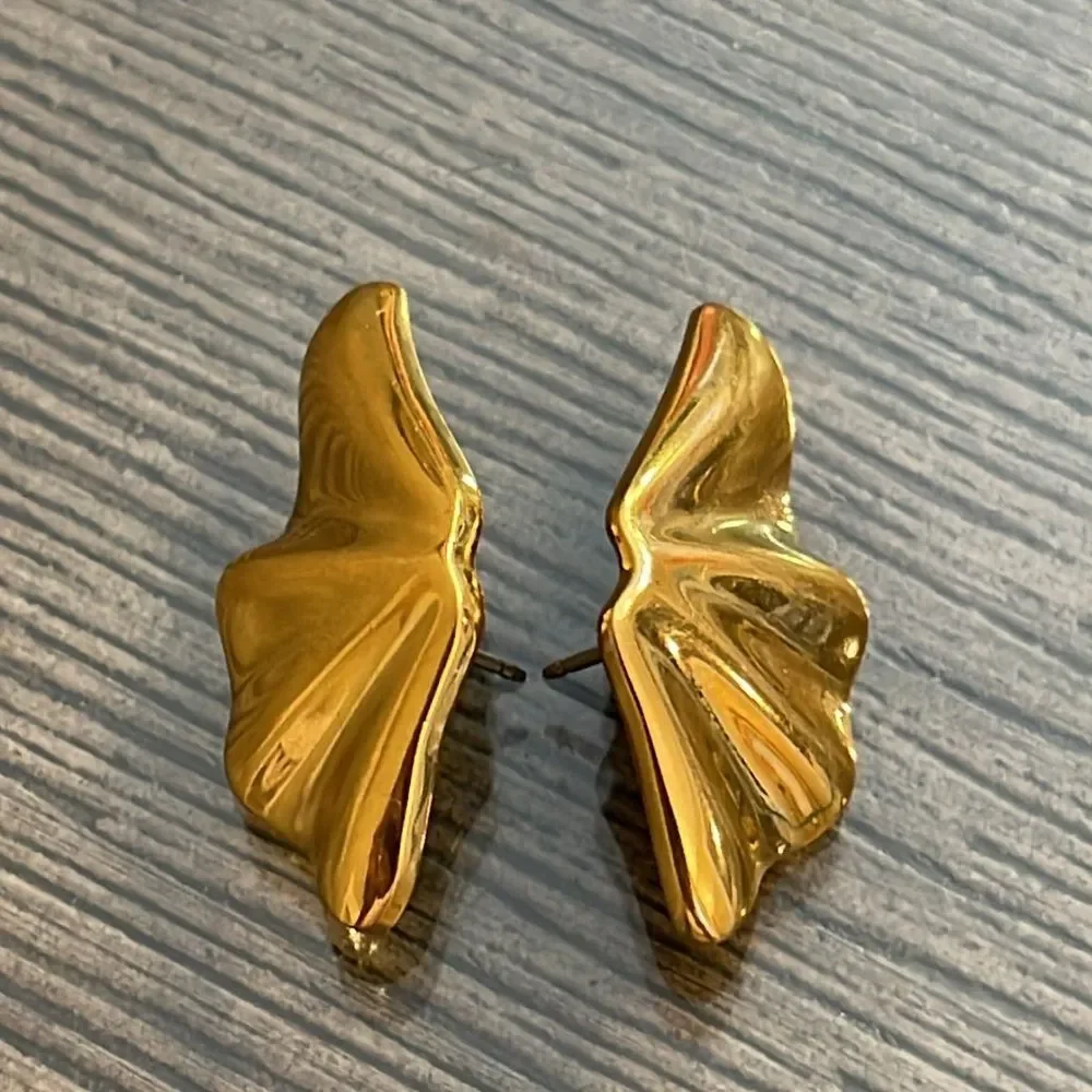 Vintage Monet Gold-tone Ruffled Fan Shaped Post Earrings